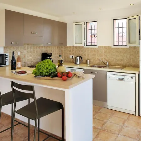 Residence Marina Serena 度假居